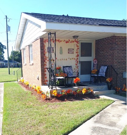 A zoomed out version of Patricia Little's porch and yard.