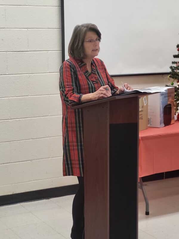 A woman presenting to a large crowd.