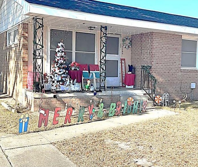 Winning yard with Christmas decorations in the daytime.